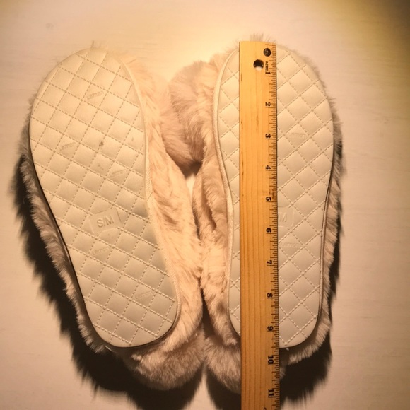 Anthropologie House Bunny Furry Slippers (NWOT) - Picture 6 of 7